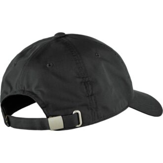 Keps med Fjällräven-logotyp